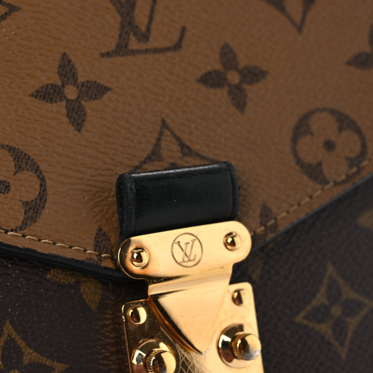 Reverse Monogram Pochette Metis