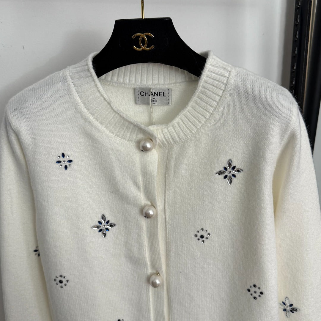 CC Pearl Button Round Neck Long-sleeved Knitted Cardigan