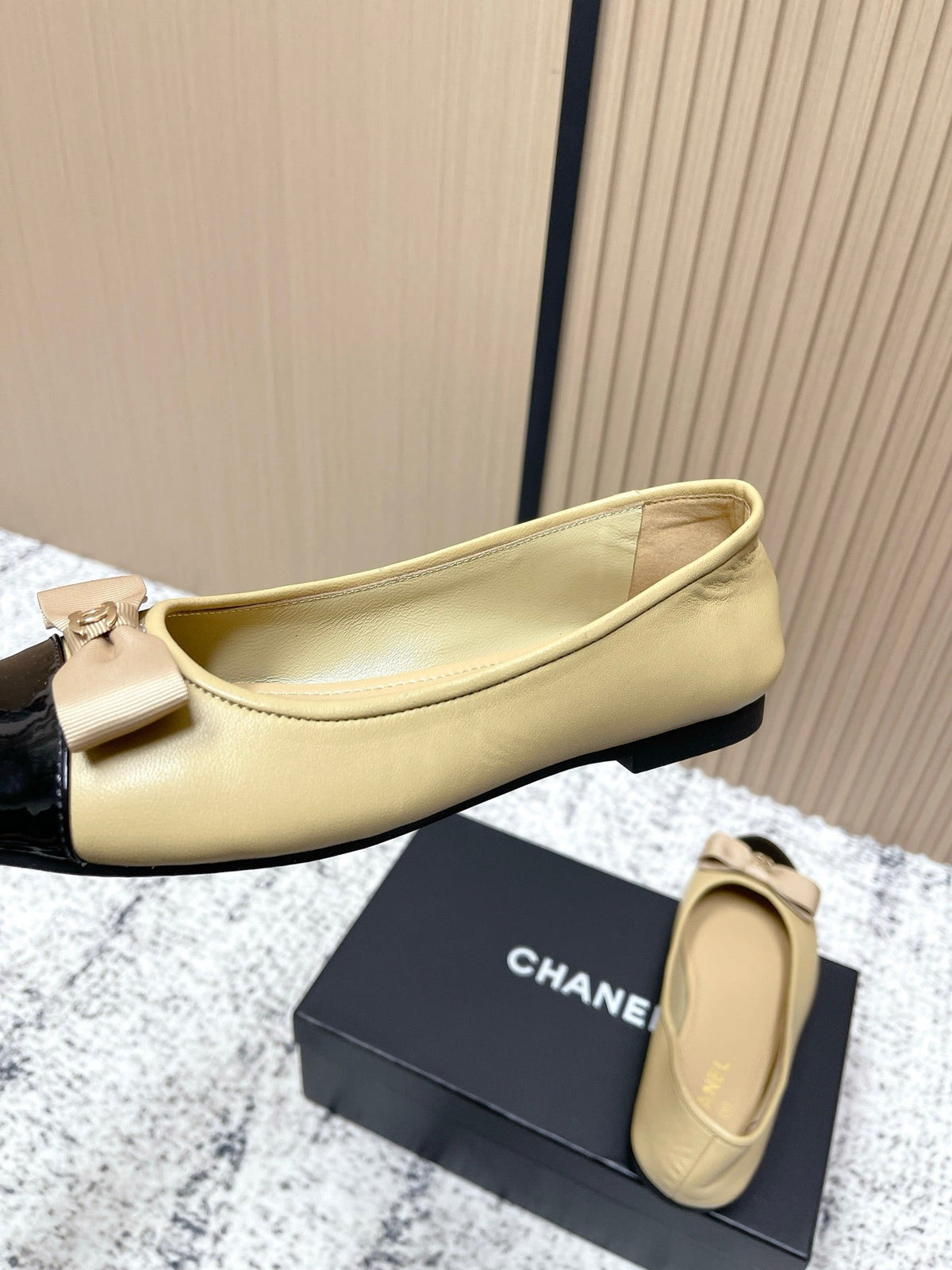 Chanel Interlocking CC Logo Beige Black Ballet Flat in Lambskin 591390