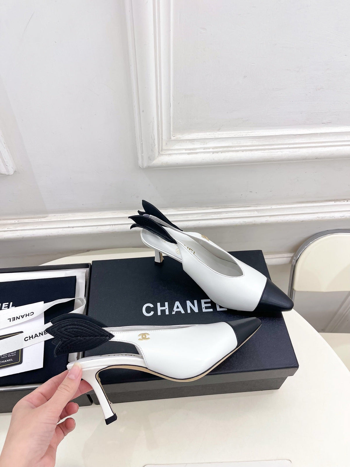 CC 26 SS Open-Back Sandals 7.5cm White Black Calfskin 586932