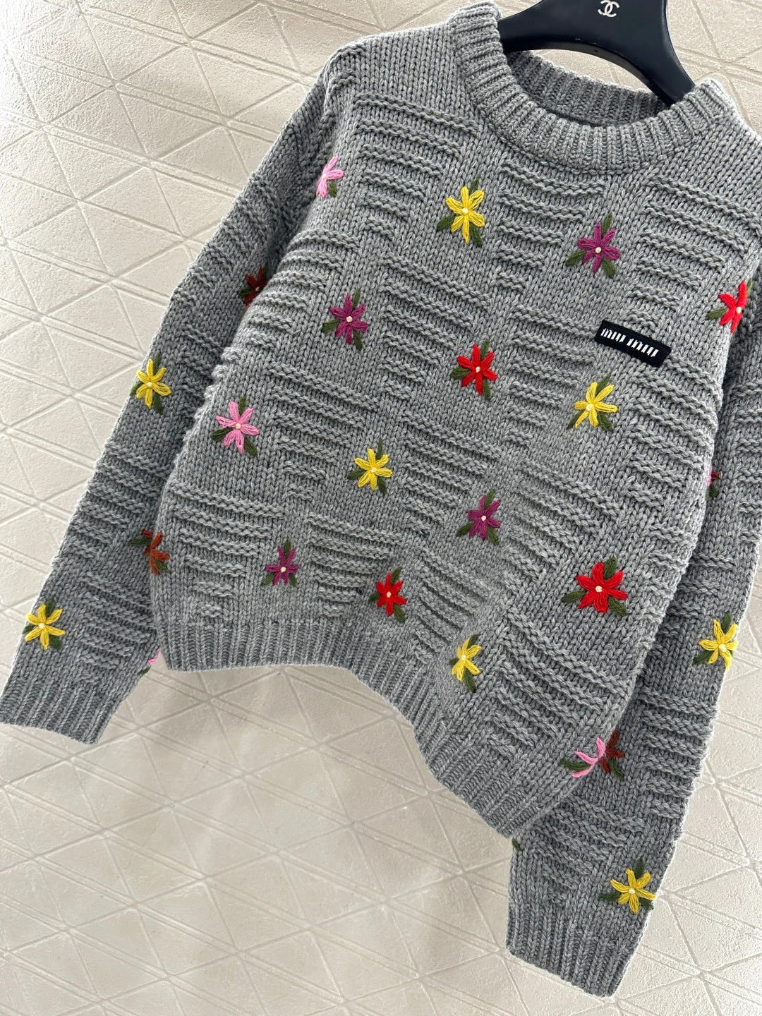 MIUMIU SWEATER STYLE 822