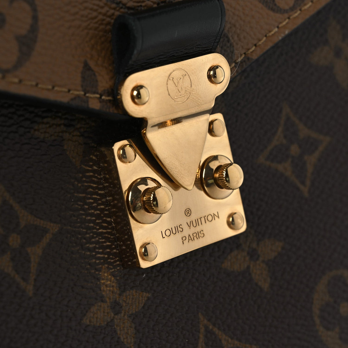 Reverse Monogram Pochette Metis