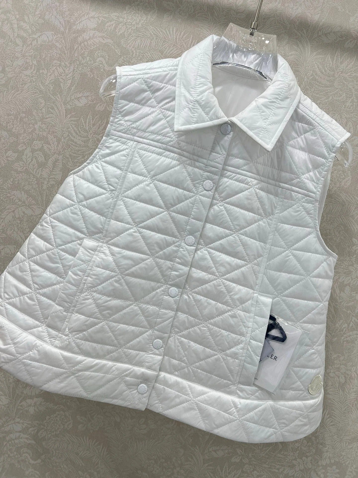 MONCLER 25S DOWN VEST IN WHITE 099