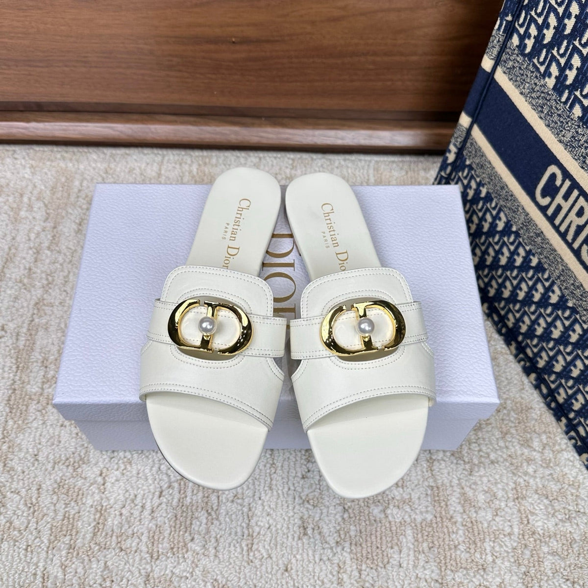 CD Montaigne Sandals White in Calfskin 598175