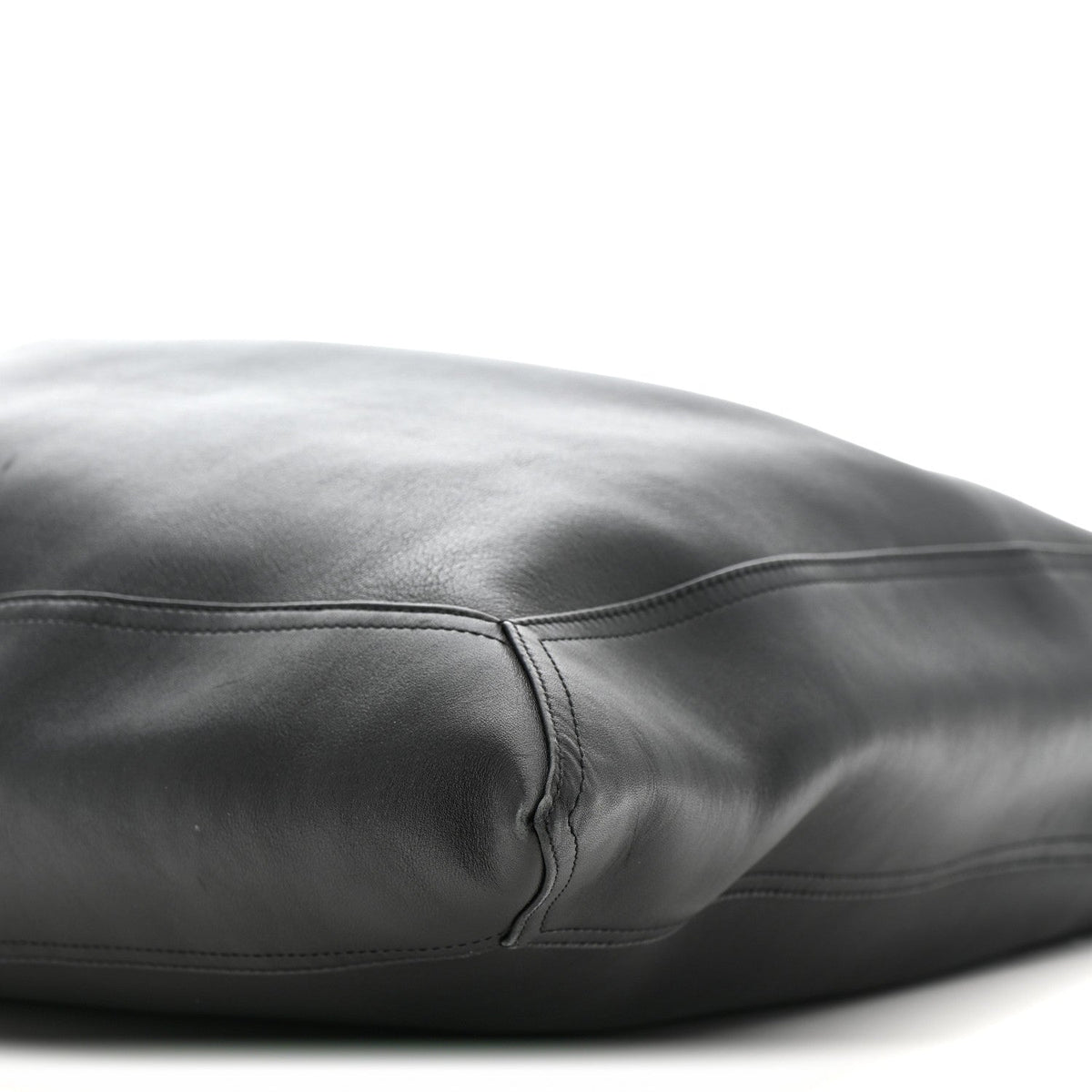 Silky Calfskin Large Hop Black
