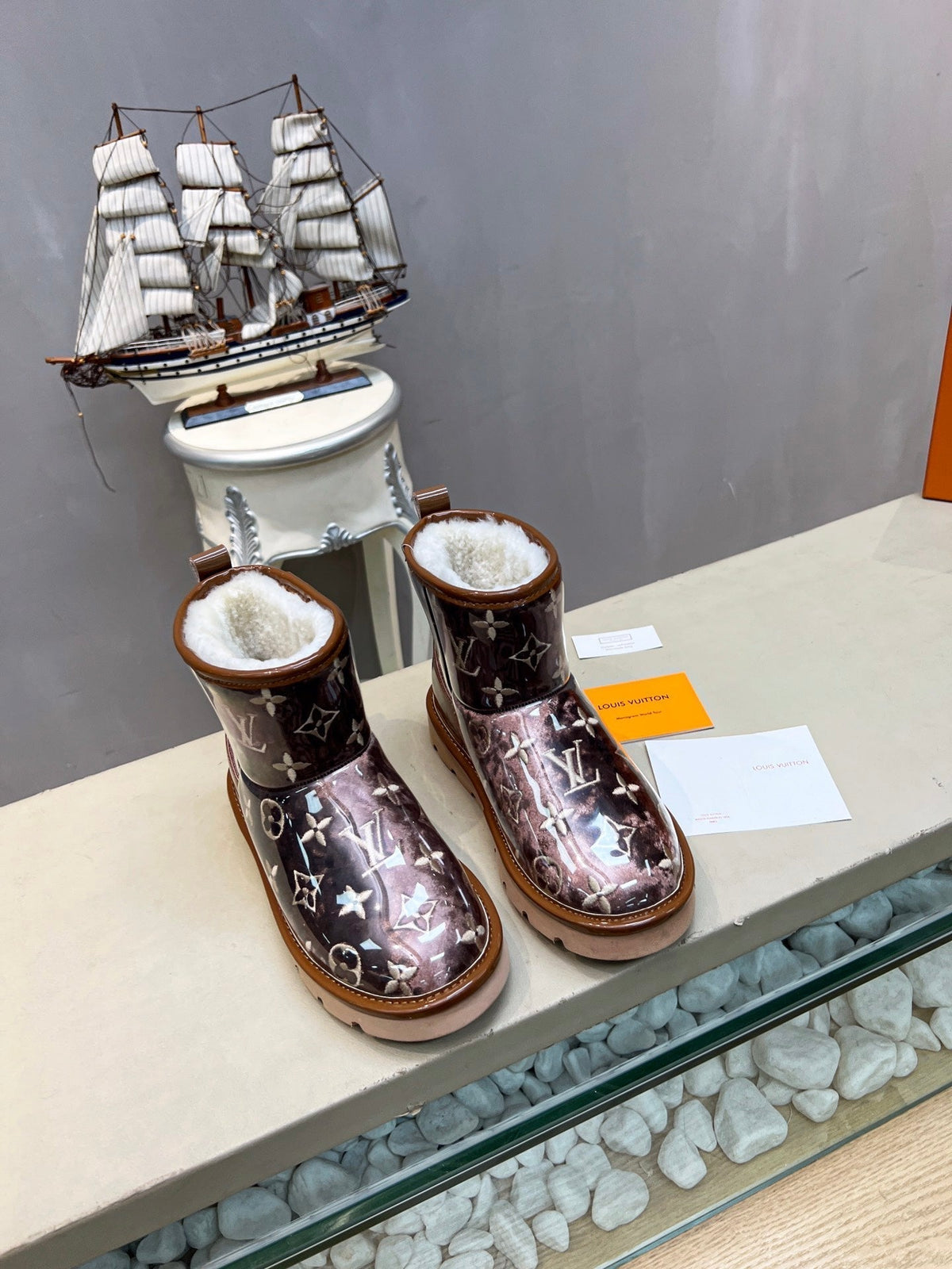 LV 25 Snow Boots Red Brown Scratch-Resistant PVC Wool 576228