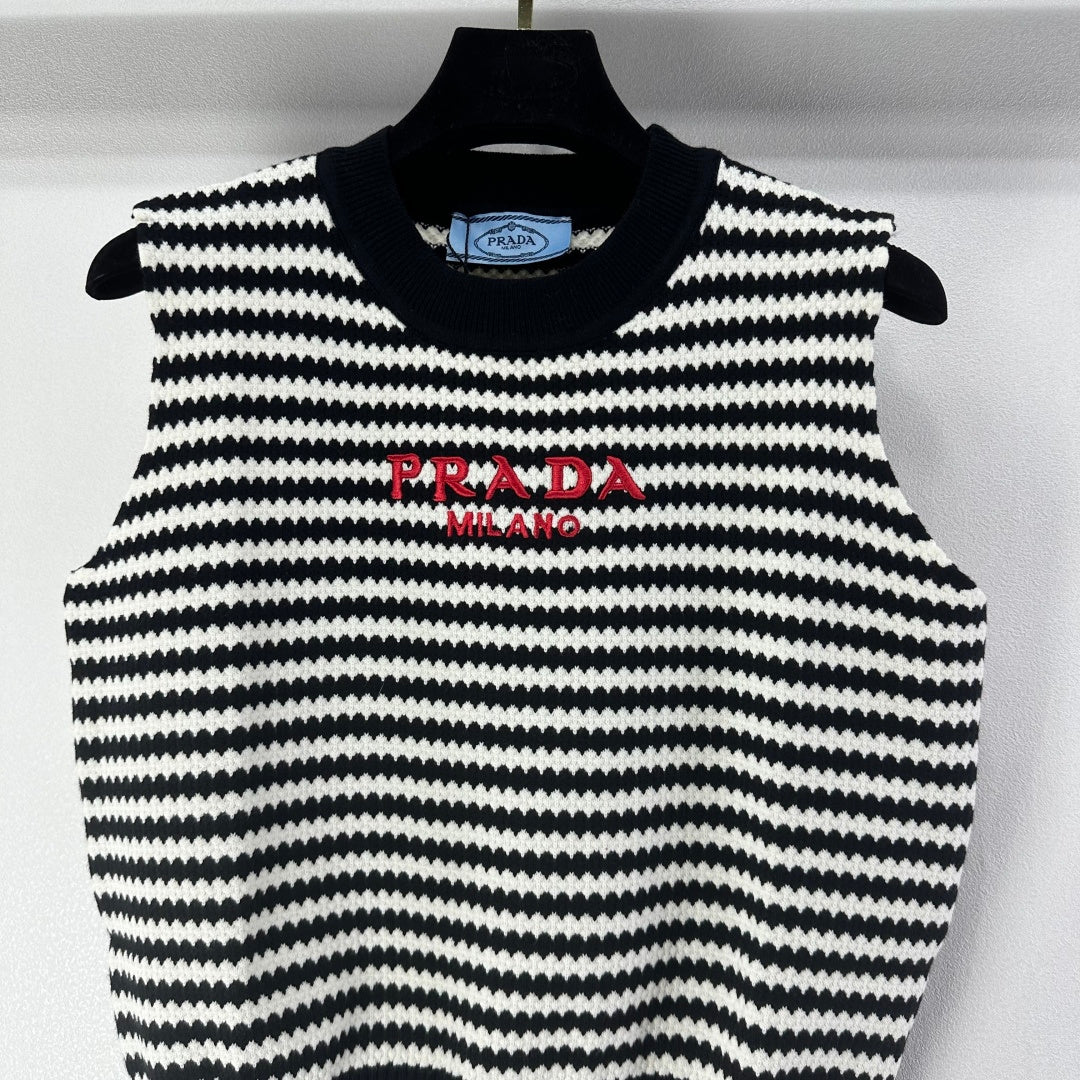 Prada 26s Knit Vest White Black Stripes Ribbed Knit 348998