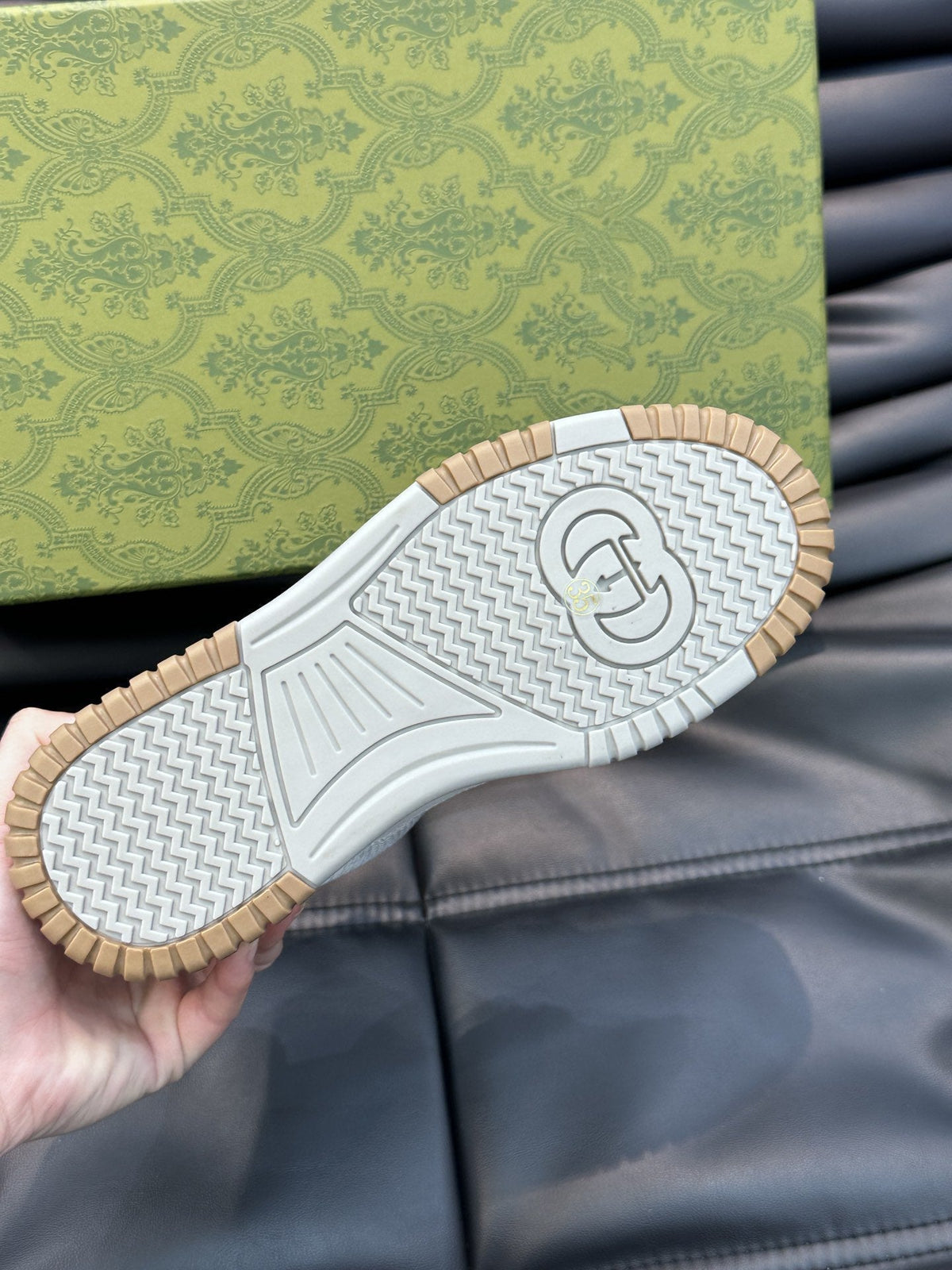 GG WHITE BROWN DISTRESSED EFFECT