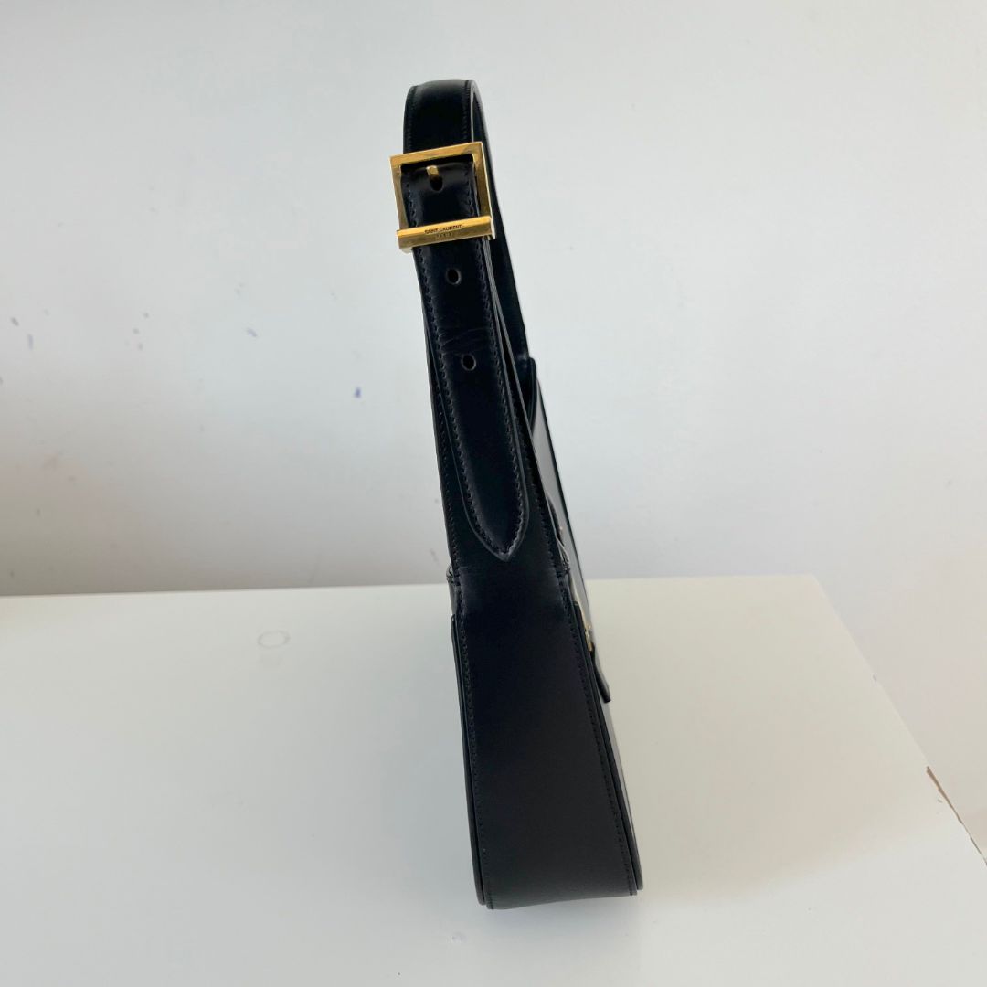 Saint Laurent Le 5 À 7 hobo black leather bag