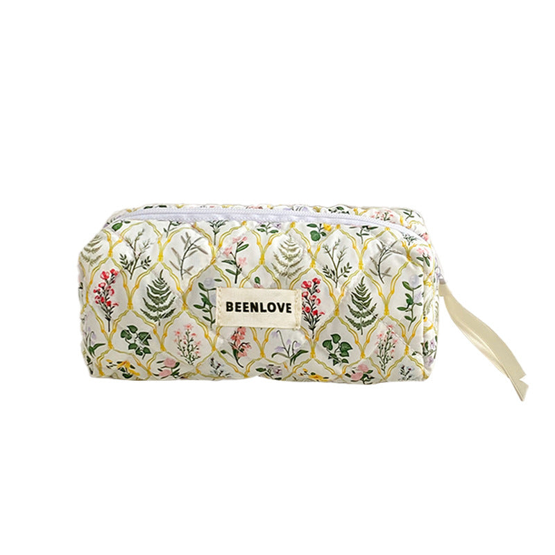 Simple Flower Print Quilted Portable Makeup Bag