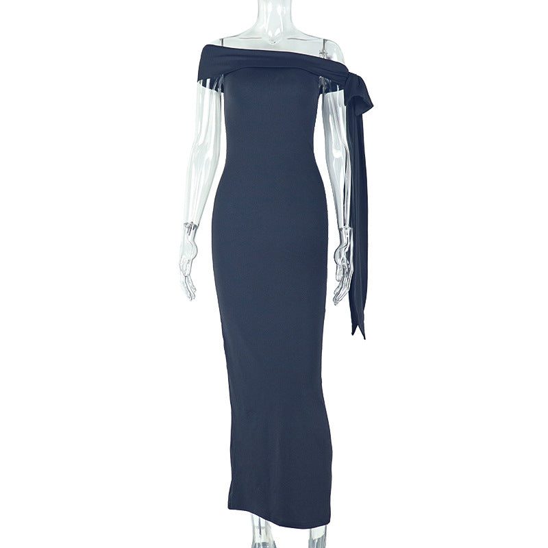 Elegant Form-Fitting Strapless Dress With Tie