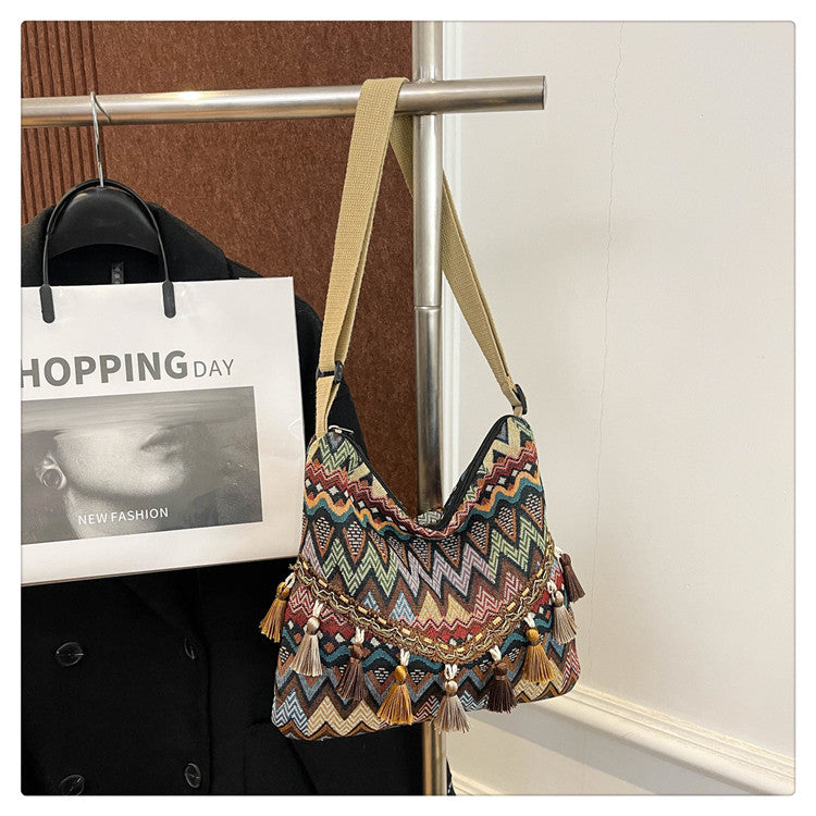 Trendy Bohemian Style Bucket Bag with Tassels