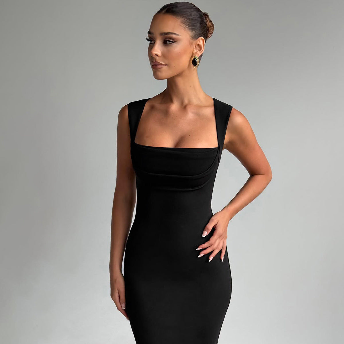 Elegant Sleeveless Dress with Square Neckline