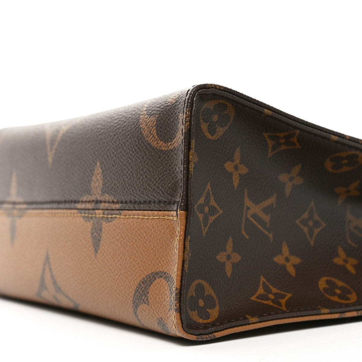 Reverse Monogram Giant Onthego PM