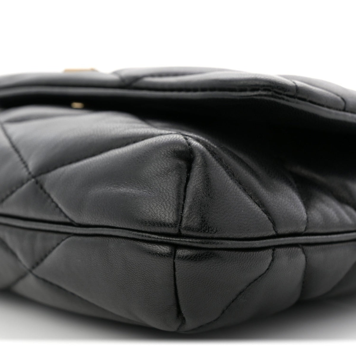 Lambskin Quilted Le 57 Diamond Shoulder Bag Black