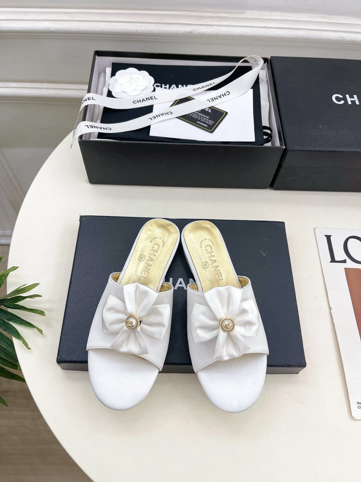 CC 26s Bow Slippers White Satin Sheepskin 586897