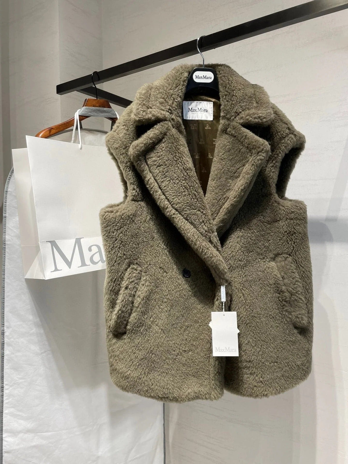 MAX MARA 25S SLEEVELESS TEDDY VEST 90550