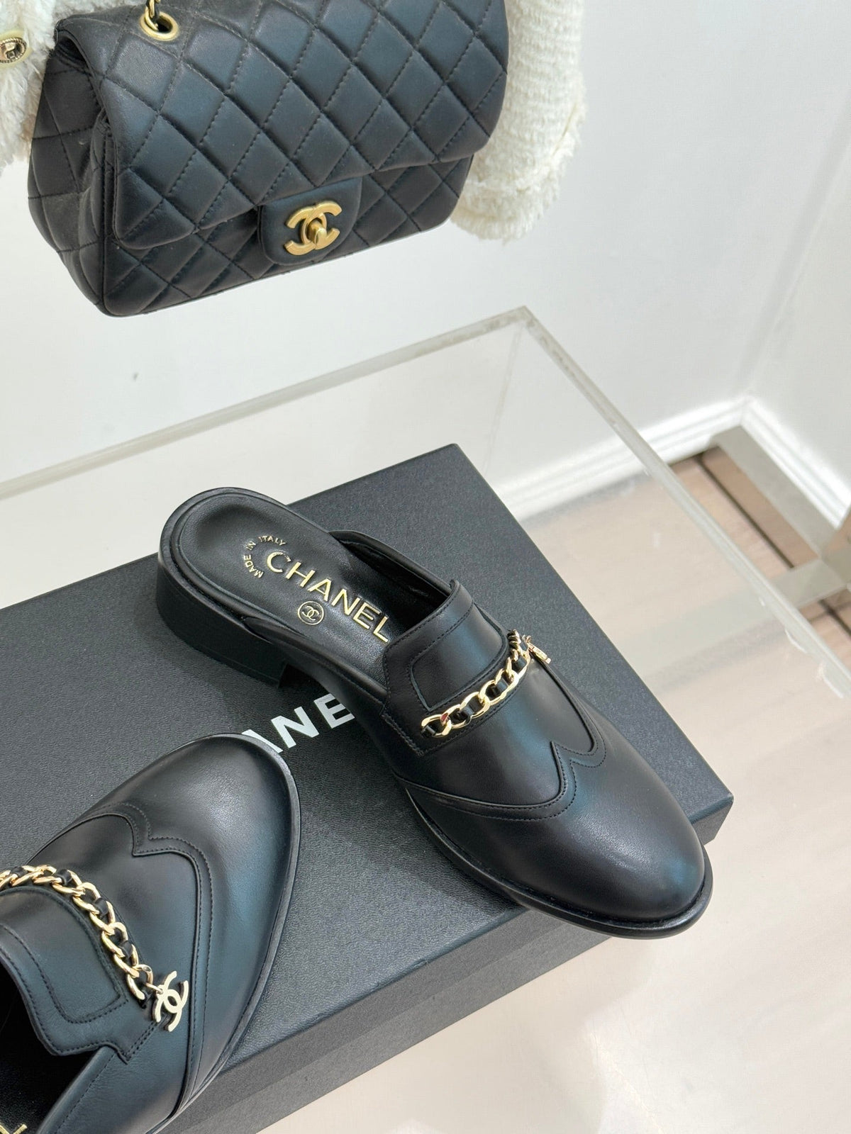 CC 25s Double C Buckle Half-Length Slippers Black Calfskin 557701