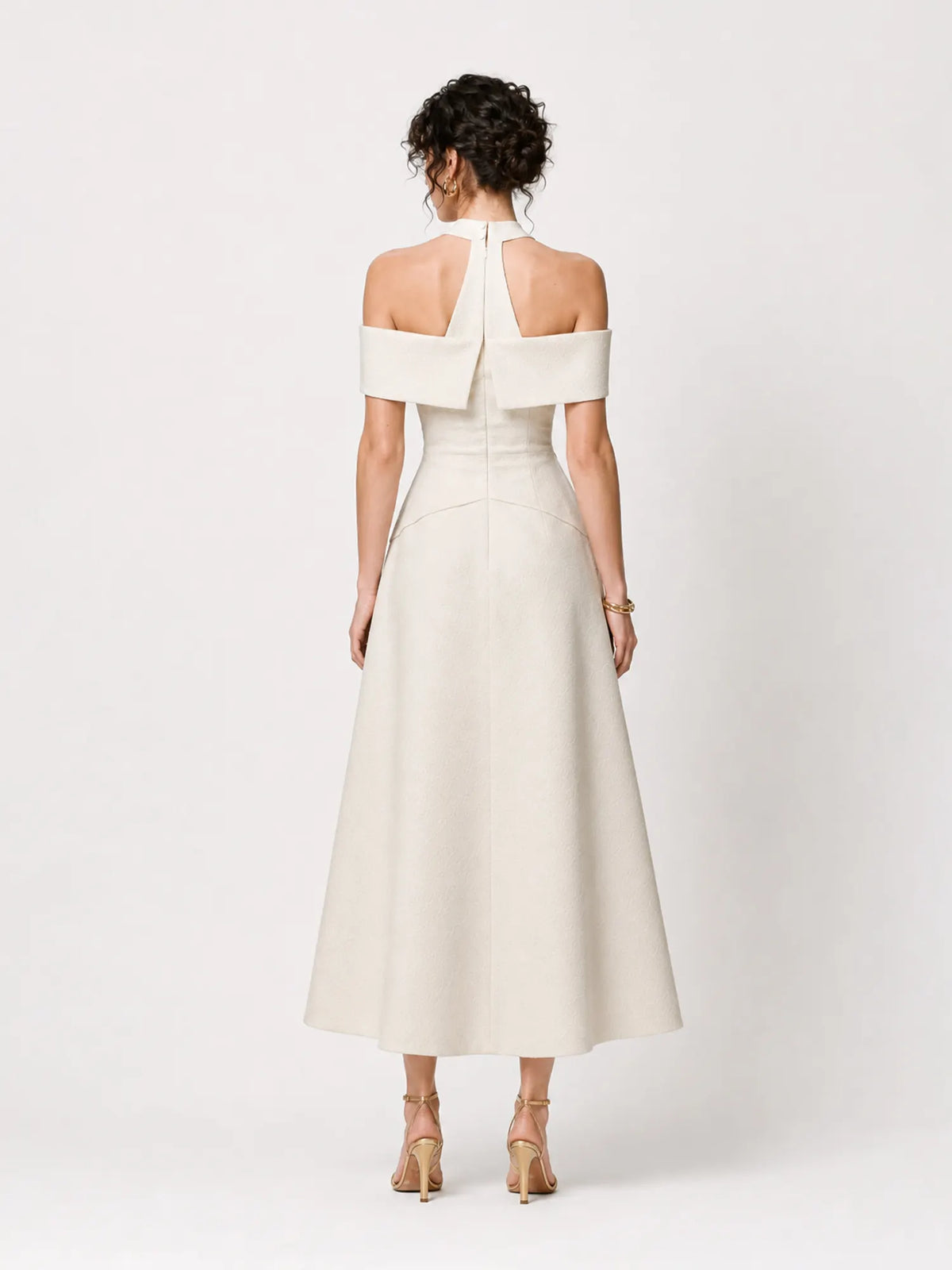 Lila Elegant Off-Shoulder Maxi Dress with Fitted Waist