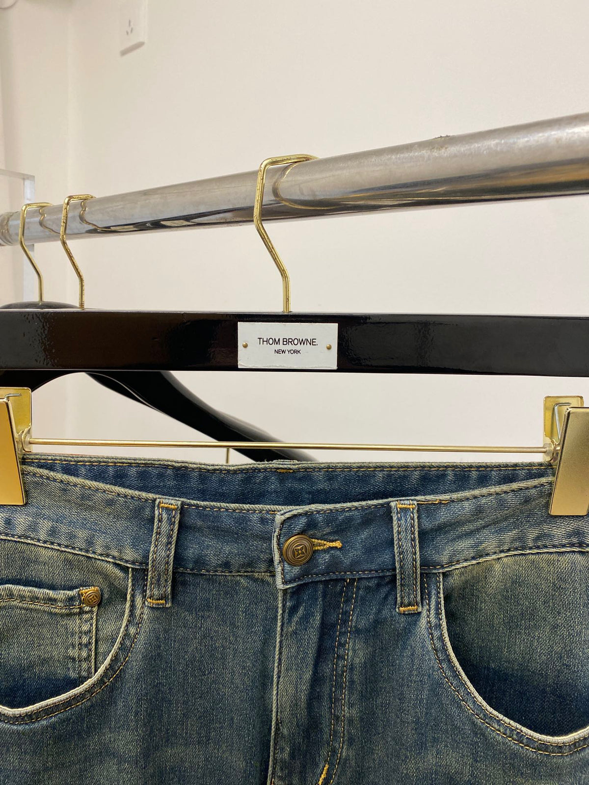LV STRAIGHT LEG JEANS 239598