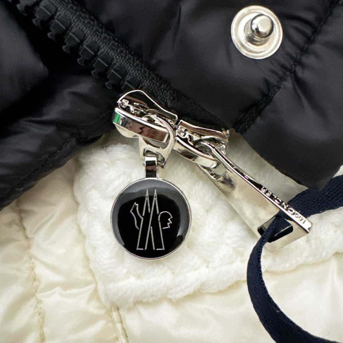 Moncler 2025 Jarcieu Jacket Black Nylon Down