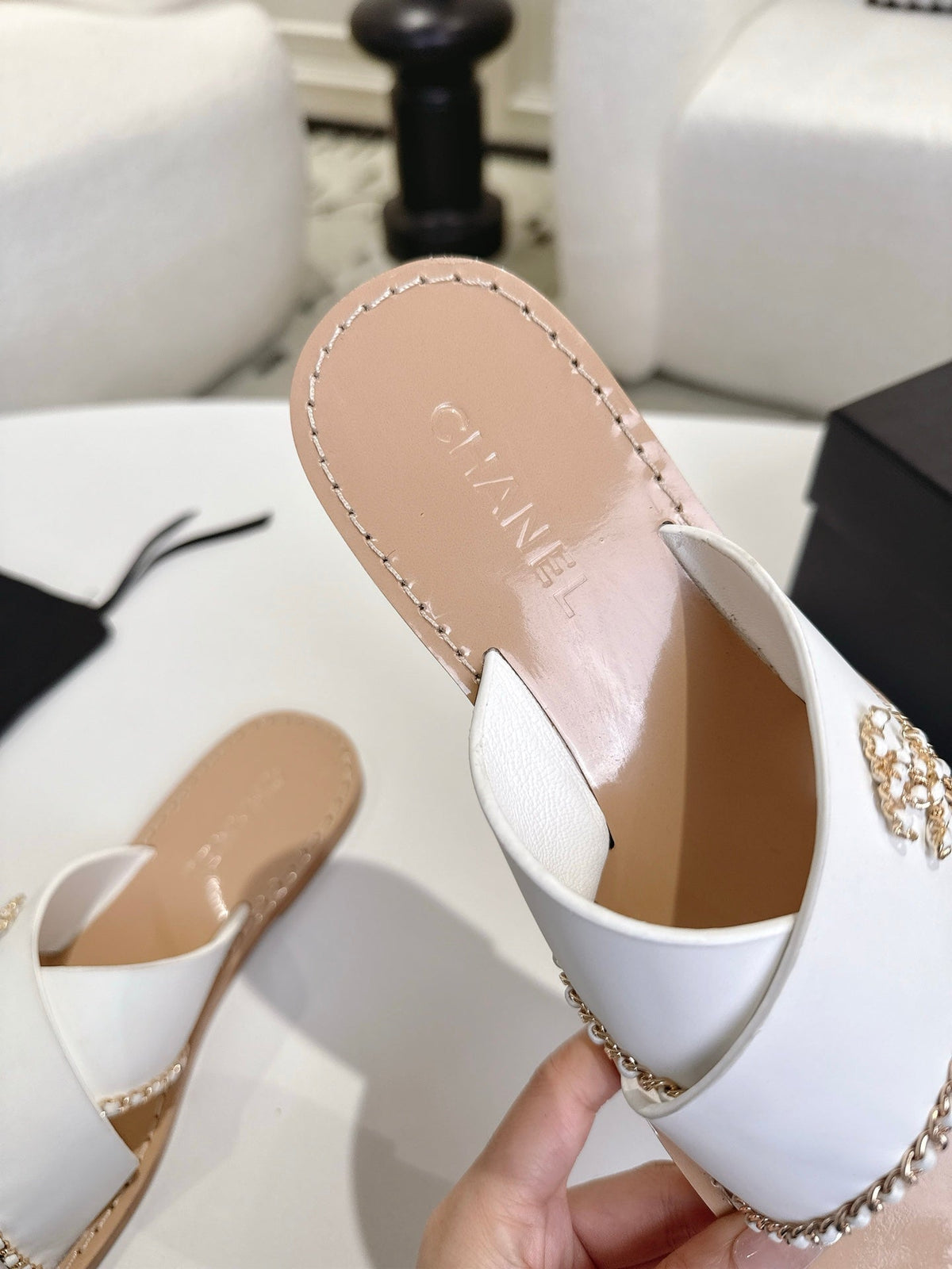 CC Cruise 2025/26 Mules White Light Beige Calfskin 570315