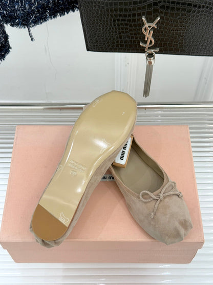 Miu Classic Bow Letter Ballet Flat Light Brown Suede 571004