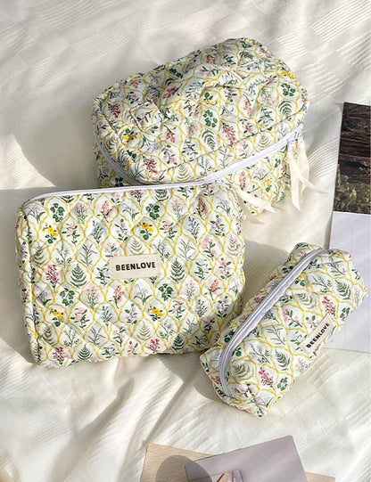 Simple Flower Print Quilted Portable Makeup Bag