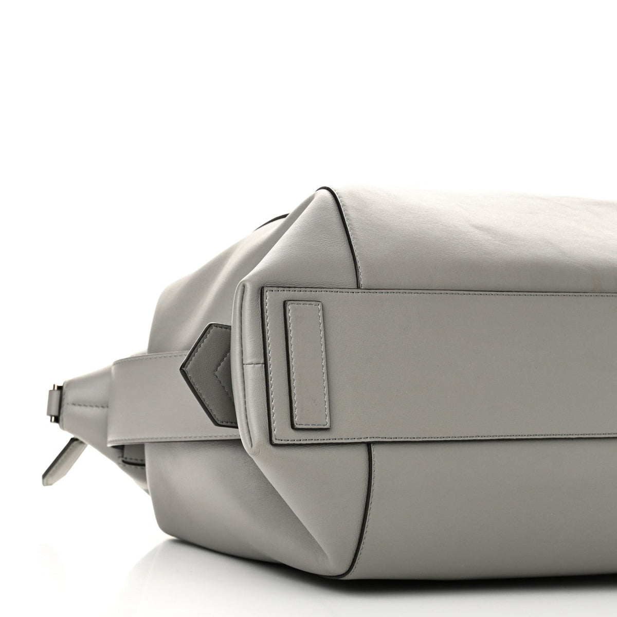 Soft Calfskin Medium Soft Antigona Pearl Grey