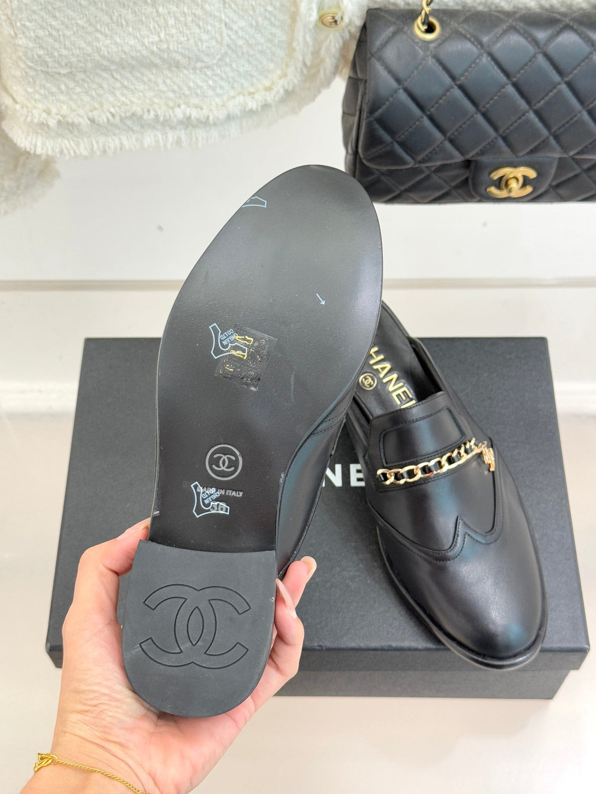 CC 25s Double C Buckle Half-Length Slippers Black Calfskin 557701