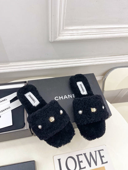 CC 25K Double C Pearl Fur Slippers Black Shearing 587000