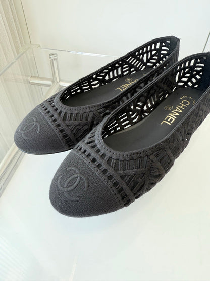 Chanel 26 Ladies Ballet Flats Black in Fabric 597336