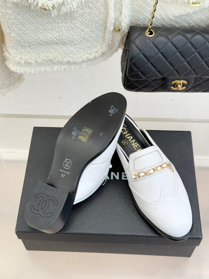 CC 25s Double C Buckle Half-Length Slippers White Calfskin 557700