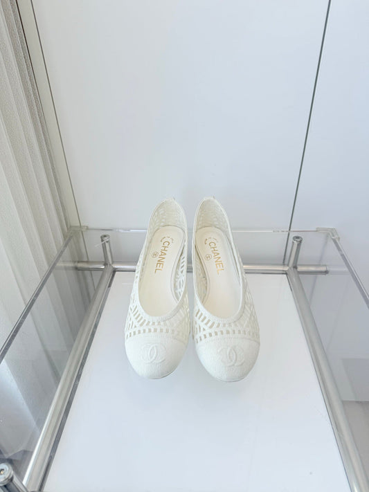 Chanel 26 Ladies 50 Ballet Flats White in Fabric 597342