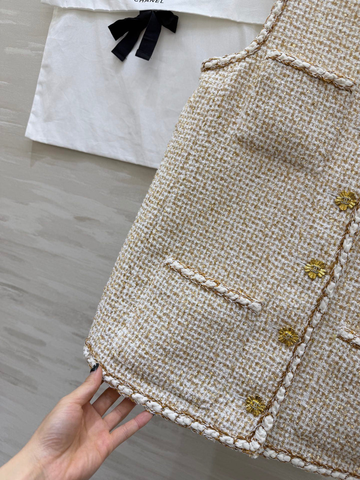 CC 26s Cruise Vest Beige Tweed Weave & Gold Thread