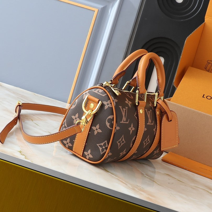 Louis Vuitton KEEPALL BANDOULIÈRE 25 Hand bag 25 x 15 x 11cm
