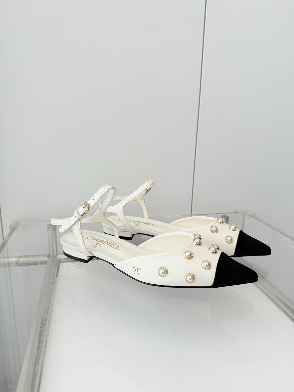 CC 26 Heeled Slingback With Pearl Toe White in Lambskin 597325