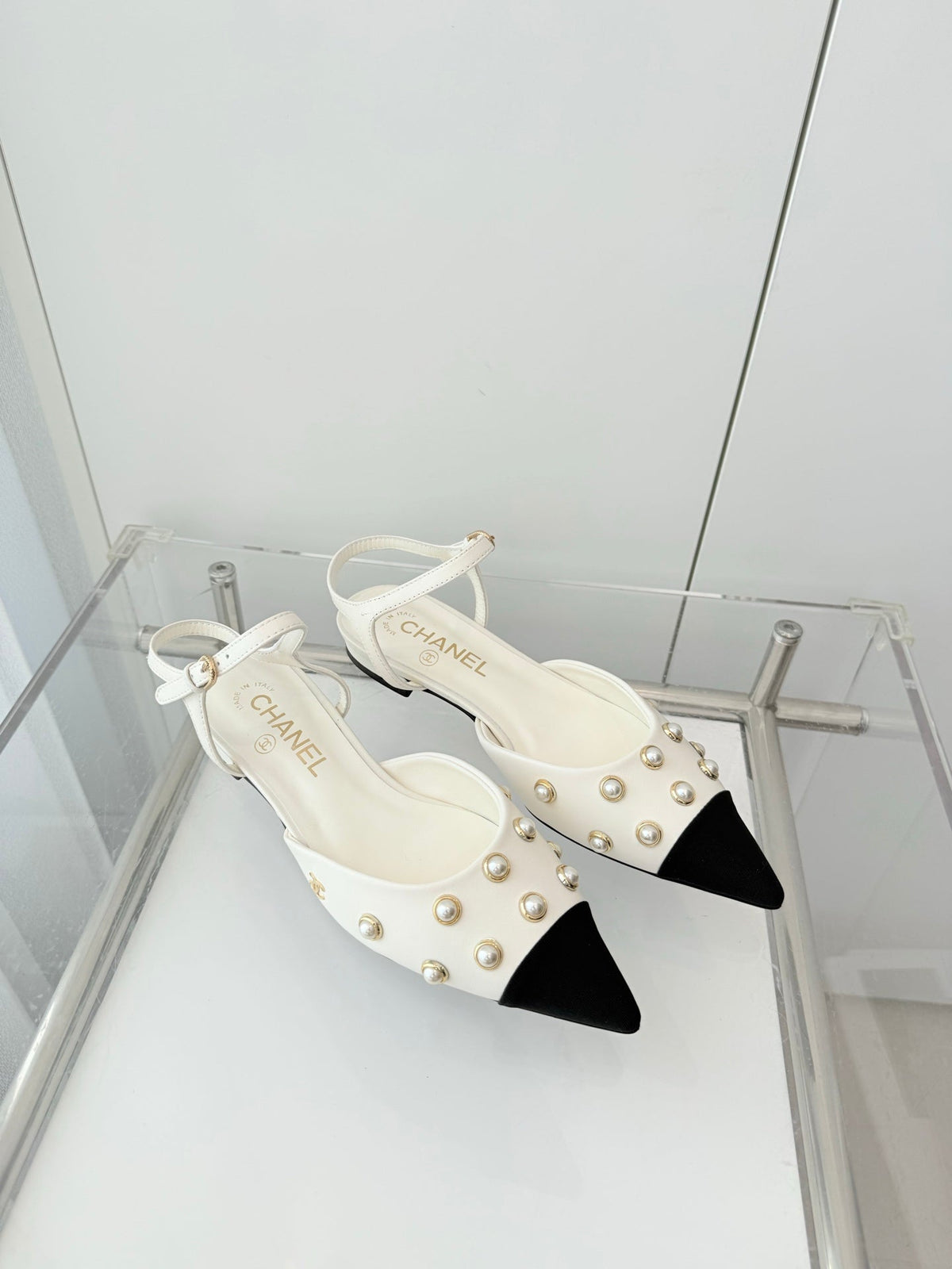 CC 26 Heeled Slingback With Pearl Toe White in Lambskin 597325