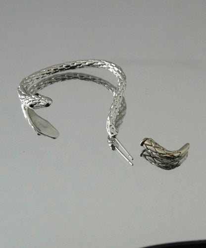 Unique Silk Sterling Silver Serpentin Stud Earrings