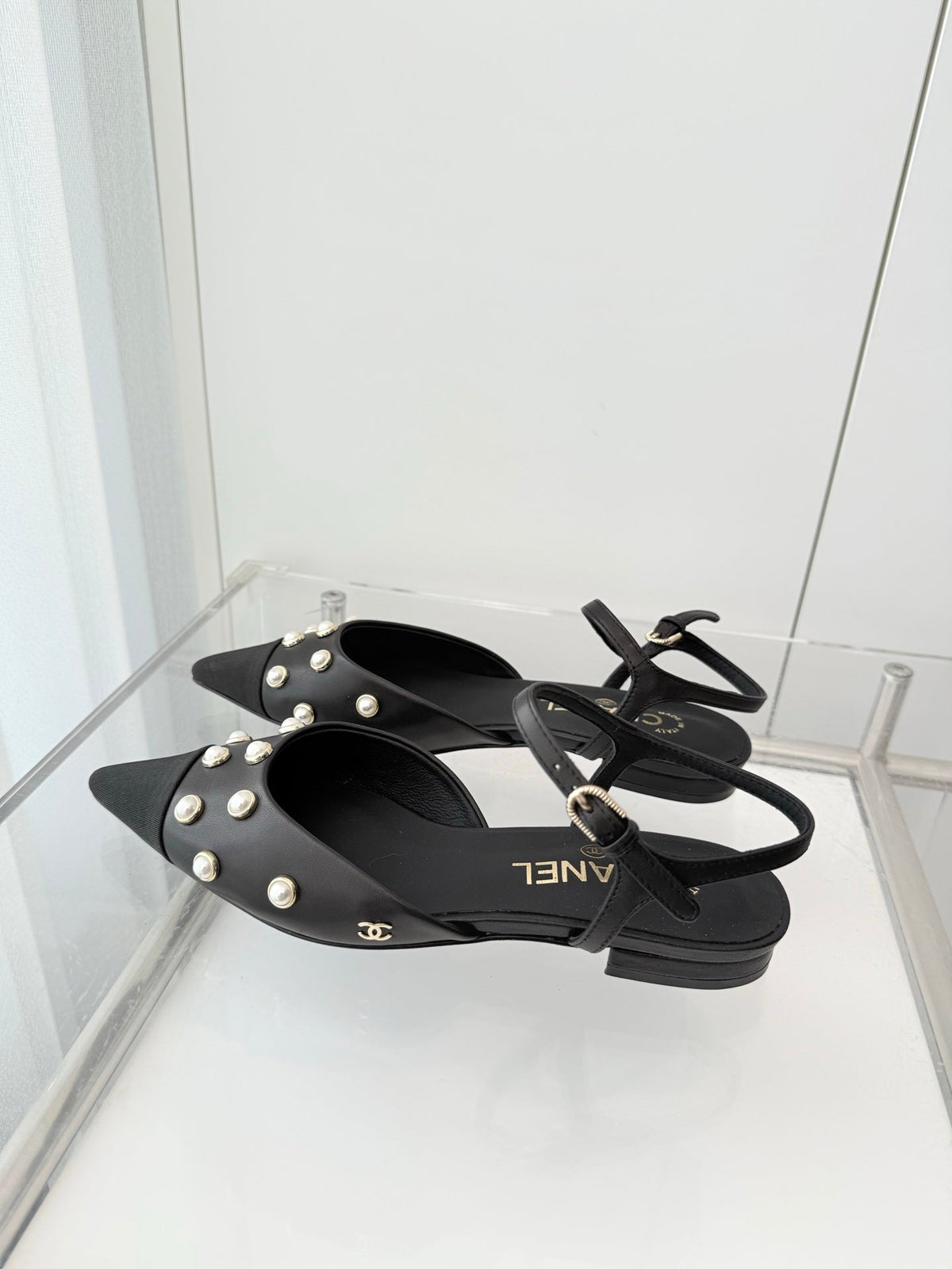 CC 26 Heeled Slingback With Pearl Toe Black in Lambskin 597324