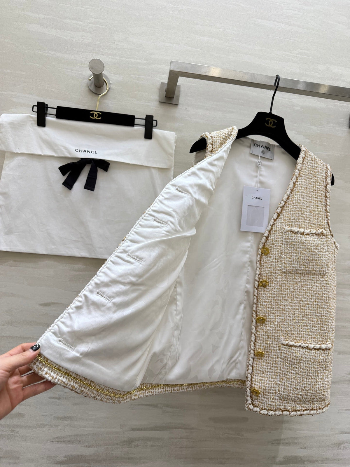 CC 26s Cruise Vest Beige Tweed Weave & Gold Thread