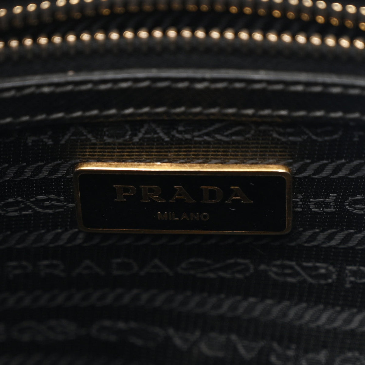 Saffiano Medium Galleria Double Zip Tote Black