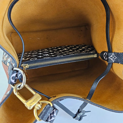Louis Vuitton Louis Vuitton Giant Monogram Jungle Neoneo