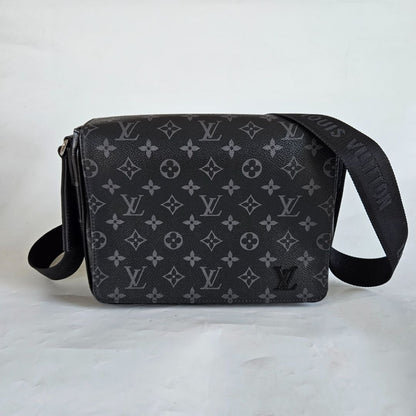 Louis Vuitton District PM Messenger Mens Bag