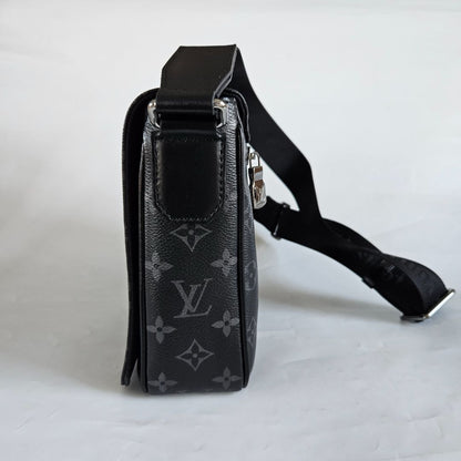Louis Vuitton District PM Messenger Mens Bag