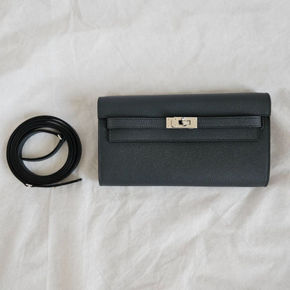 Hermès Kelly To Go Veau Evercolor in Gris Misty