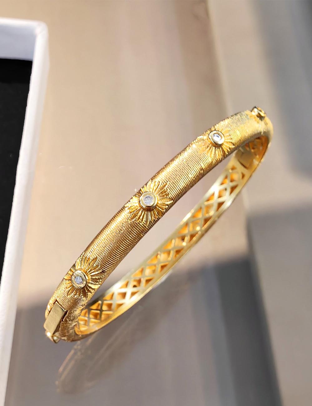 Elegant Carved Floral Rhinestone Bangle Bracelet