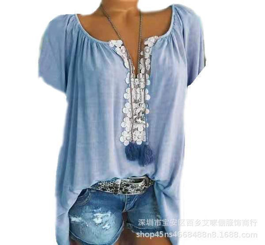 A Short-Sleeved Shirt With A Short-Sleeved Lace.