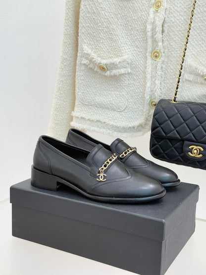 CC 25s Double C Buckle Loafers Black Calfskin 557704