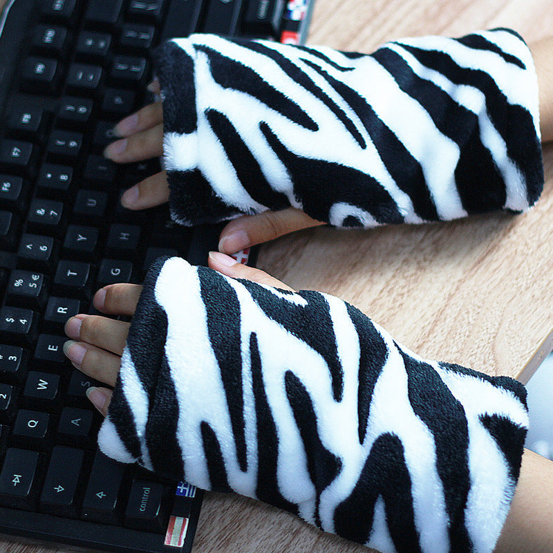 Trendy Warm Leopard Print Plush Fingerless Gloves